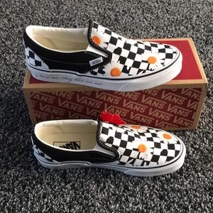 Vans Daisy “They love me, they love me not” slip ons size 8 womens, 6.5 mens